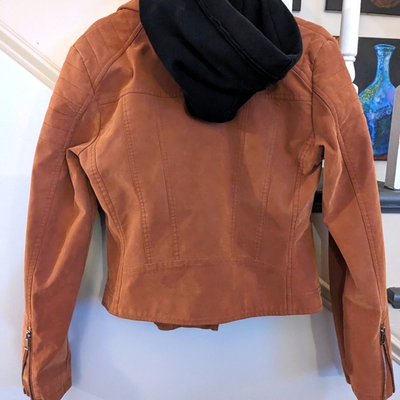 I bought this jacket at Dillard's.... Worn twice... - Picture 3 of 5